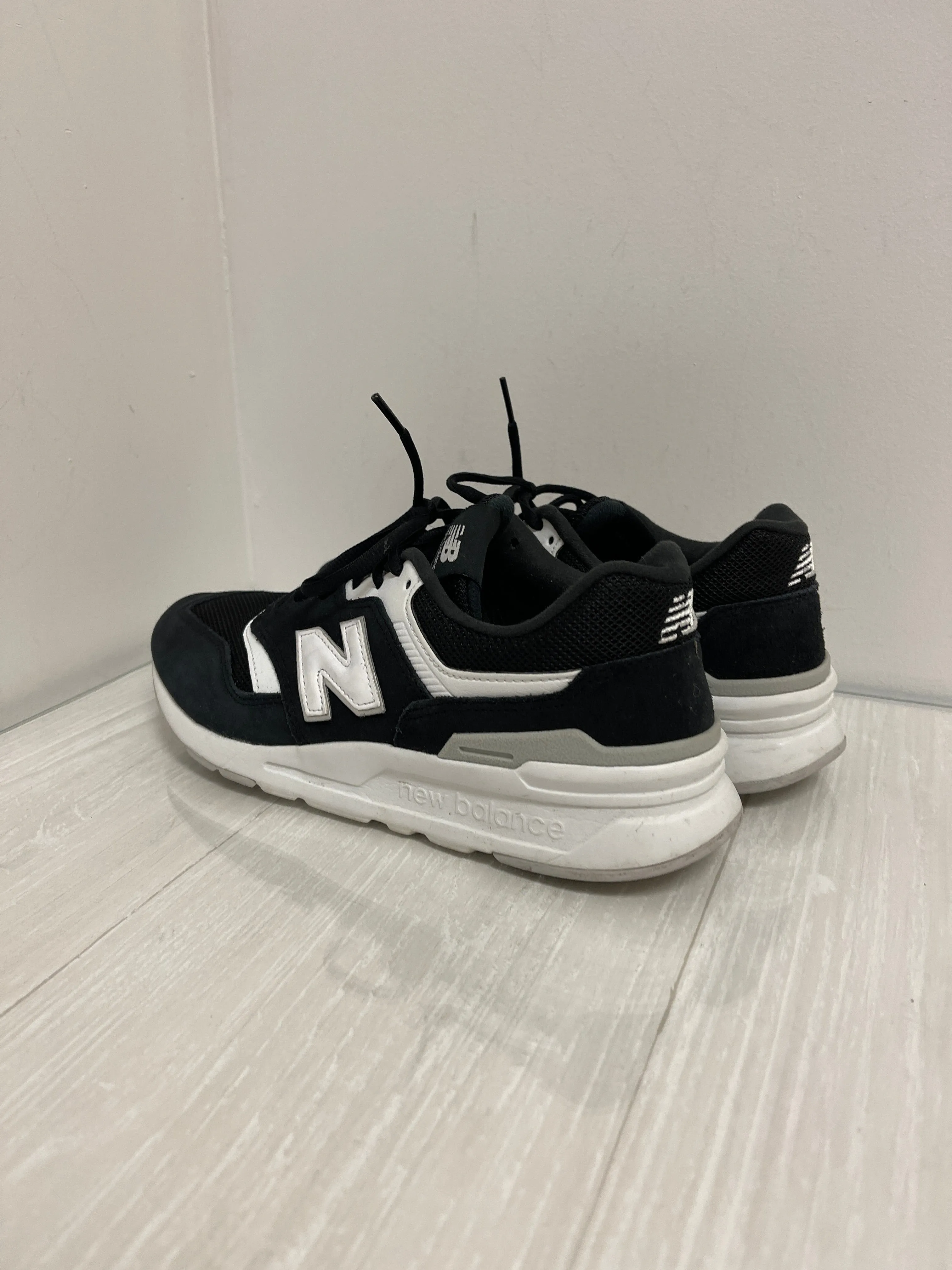 Shoes Athletic By New Balance In Black, Size: 9.5