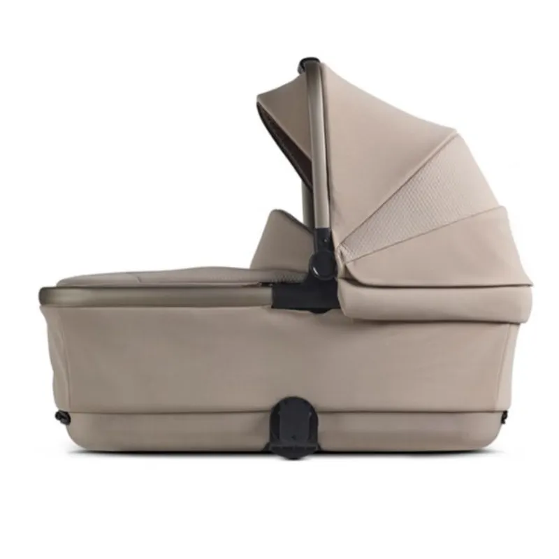 Silver Cross Reef 2 with Carrycot   FREE Phone Holder and Snack Tray